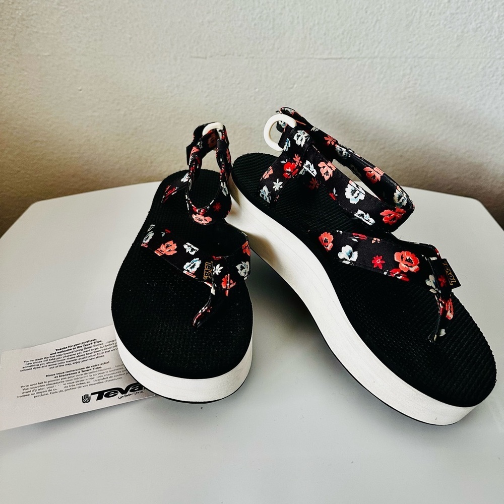 TEVA Women’s Flatform Persimmon Floral Summer Casual Sandal Size 7